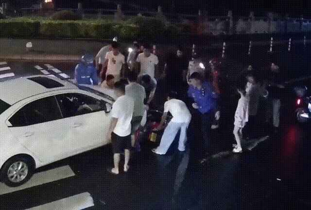 2 00_00_00-00_00_04.gif