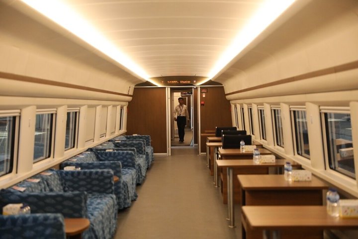 9月6日，雅万高铁高速动车组内部场景。中新社记者 李志全 摄.jpg