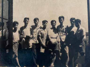 1962 年浙江美术学院毕业时与同班同学合影，右起第五位吴永良.png