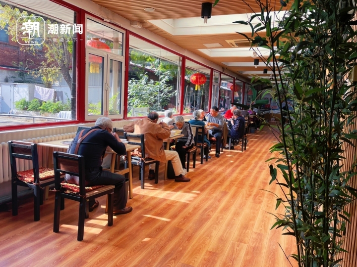 餐厅用饭.jpg