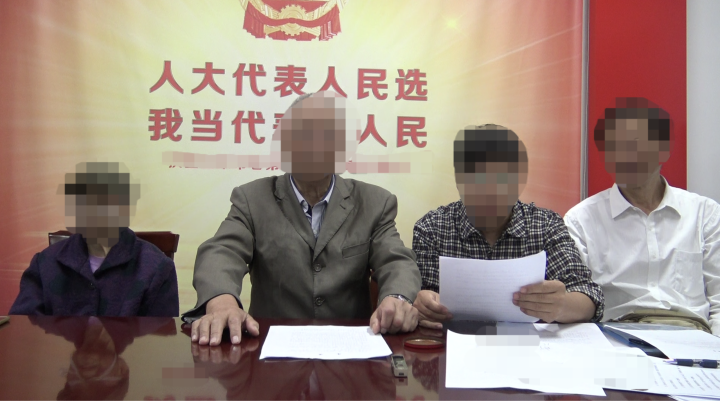 陈松涛在街道做录音录像遗嘱见证（中间为遗嘱人，右边两位为见证人）.png