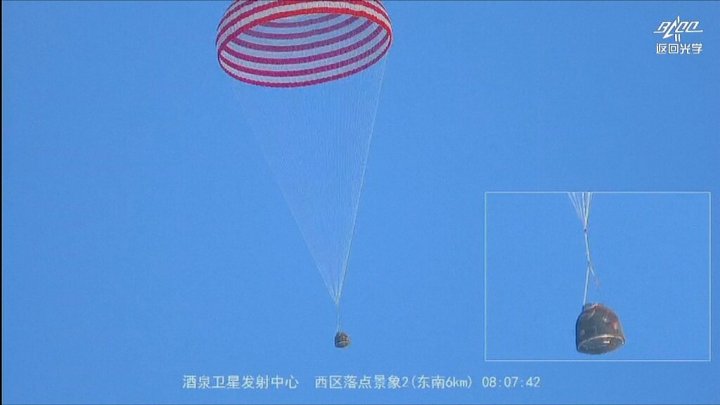 神舟十六号返回舱开伞（视频截图）。图源中国载人航天工程办公室.jpg