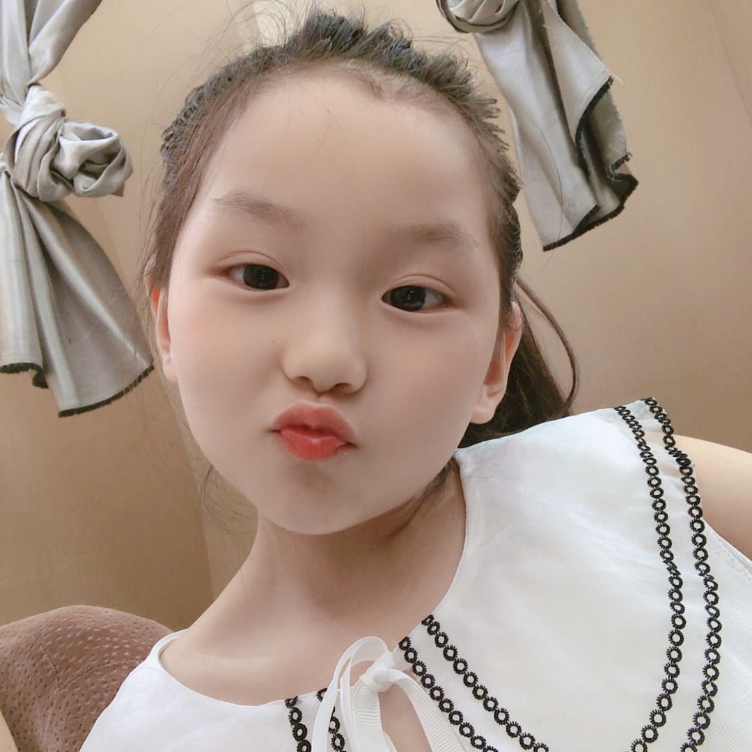 寒假随手拍百丈中心小学俞欣彤欢欢喜喜迎大年